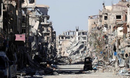 En la imagen, tomada el 18 de octubre de 2017, vista de las ruinas en la ciudad de Raqqa tras los bombardeos. REUTERS/Erik De Castro