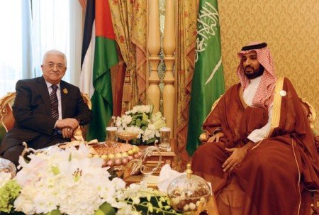 A handout picture released by the Palestinian Authority's press office (PPO) on November 11, 2015 shows Palestinian president Mahmud Abbas (R) meeting with Saudi Crown Crown Prince Mohammed bin Salman bin Abdul Aziz in Riyadh on the sidelines of the 4th Summit of Arab States and South American countries in Saudi Arabia. AFP PHOTO / PPO / THAER GHANAIM === RESTRICTED TO EDITORIAL USE - MANDATORY CREDIT "AFP PHOTO / PPO / THAER GHANAIM" - NO MARKETING NO ADVERTISING CAMPAIGNS - DISTRIBUTED AS A SERVICE TO CLIENTS === / AFP PHOTO / PPO / THAER GHANAIM