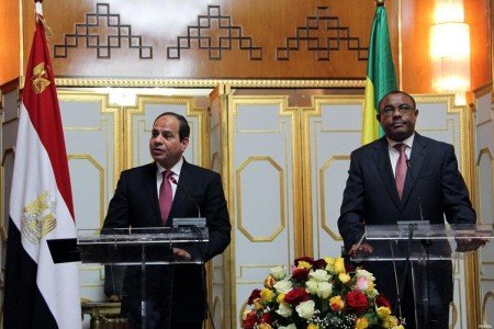 El presidente egipcio Abdel Fattah al-Sisi junto al primer ministro etíope Hailemariam Desalegn