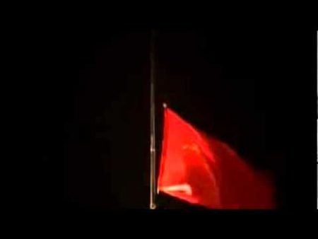La bandera de la URSS es arriada en el Kremlin